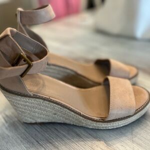 Women's Banana Republic Tan Wedge Sandals